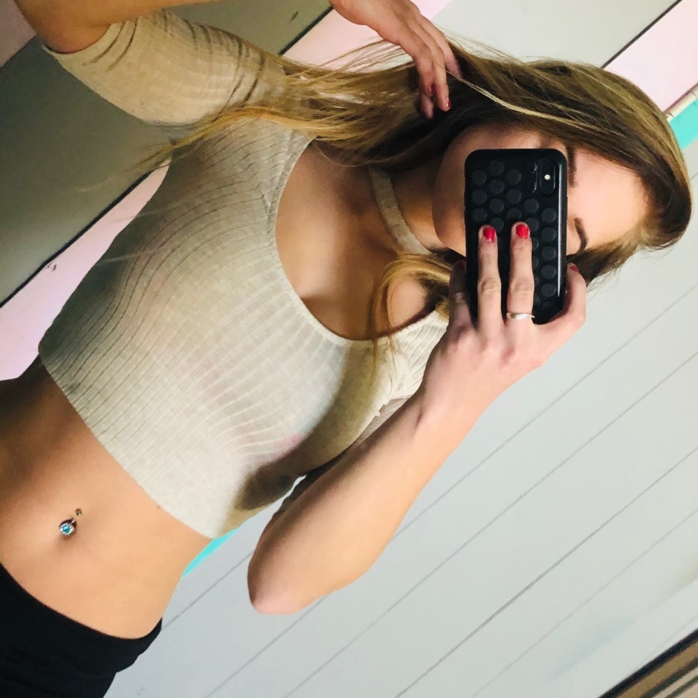 Womans crop-top